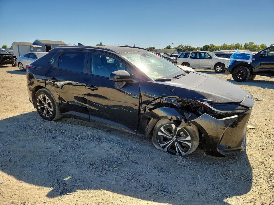 2025 TOYOTA BZ4X XLE 4