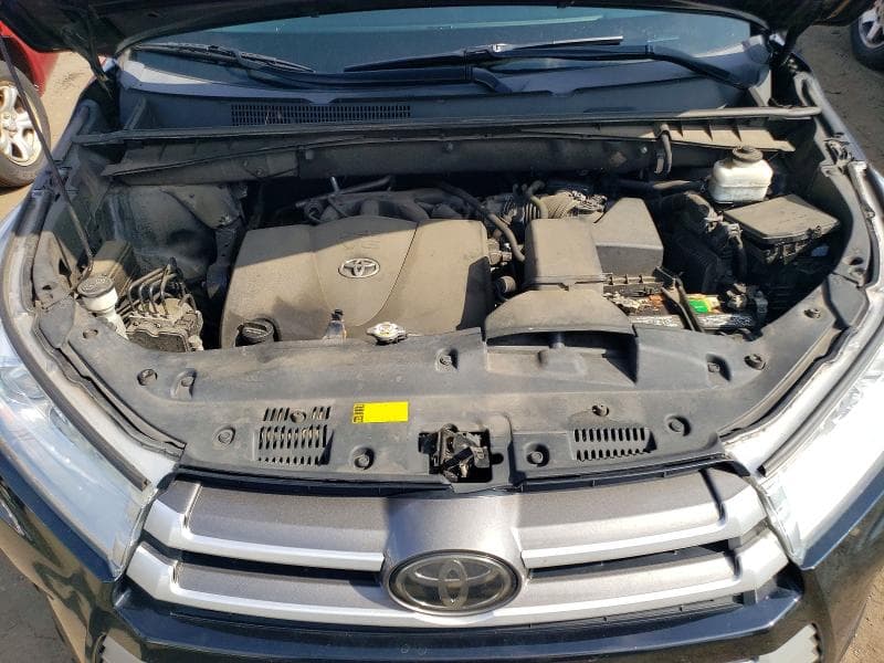 2019 TOYOTA HIGHLANDER XLE 12
