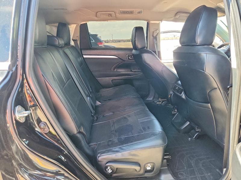 2019 TOYOTA HIGHLANDER LE 11