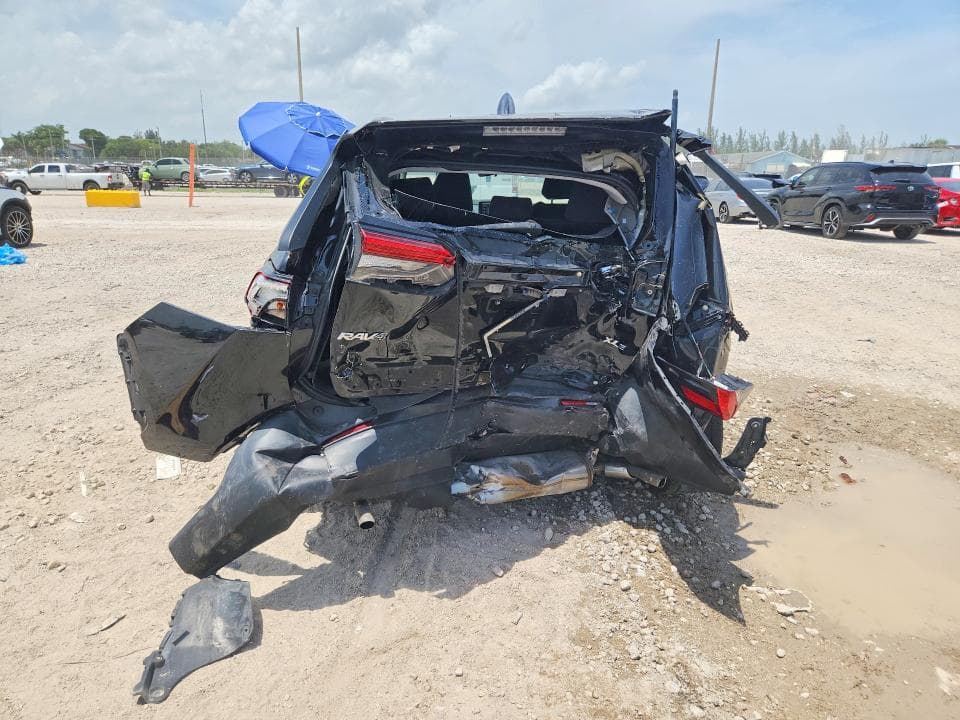 2021 TOYOTA RAV4 XLE 6