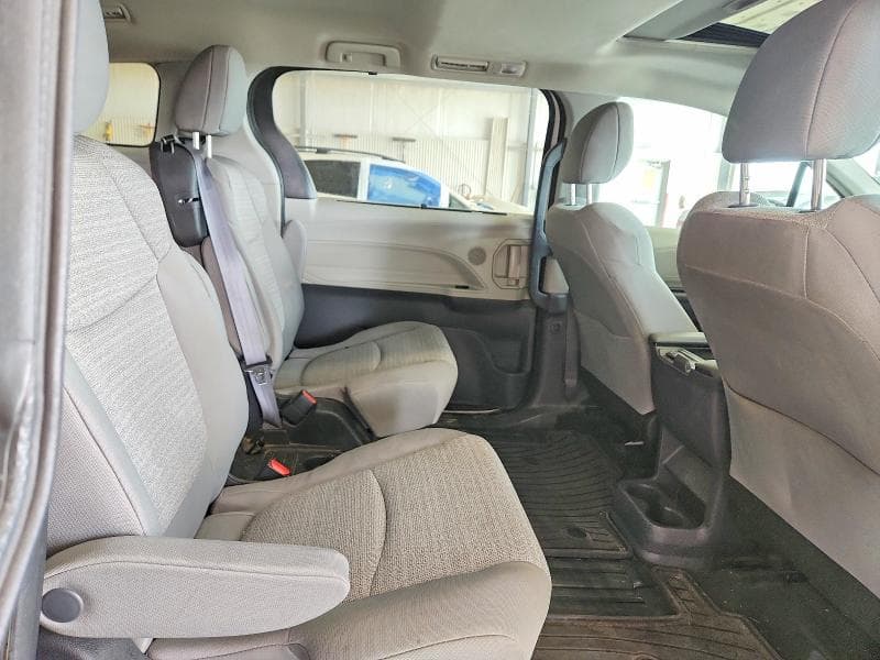 2023 TOYOTA SIENNA LE 11