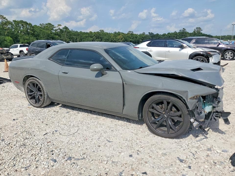 2017 DODGE CHALLENGER SXT 4