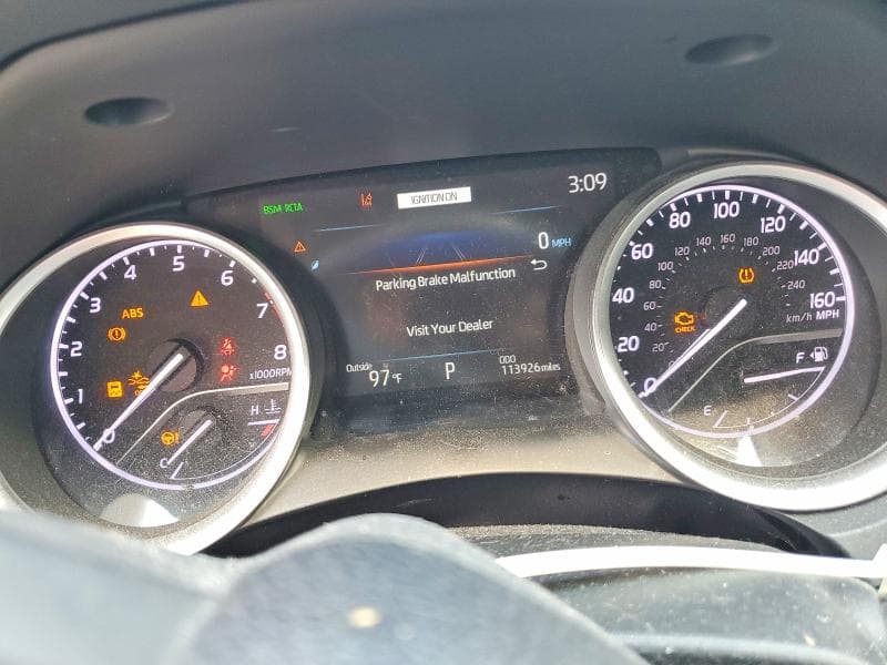 2021 TOYOTA CAMRY XLE 9