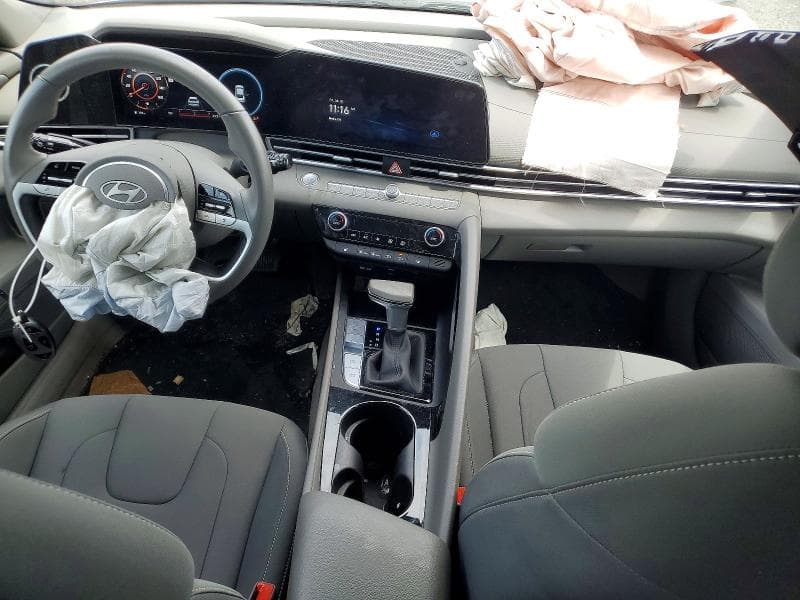 2025 HYUNDAI ELANTRA SEL 8