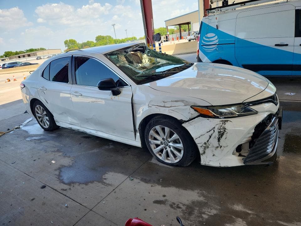 2019 TOYOTA CAMRY LE 4