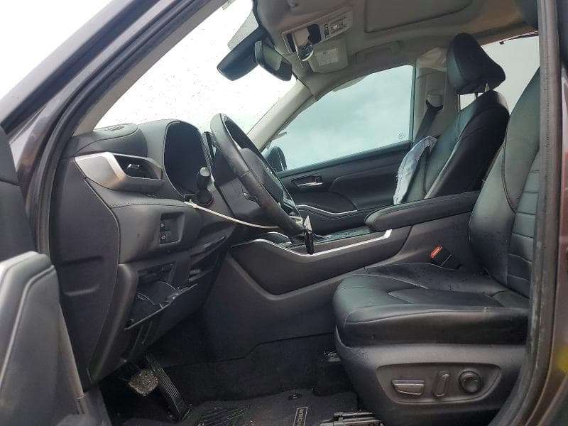 2021 TOYOTA HIGHLANDER XLE 7