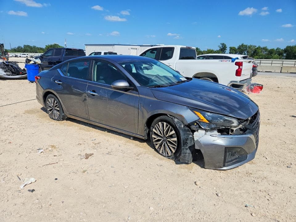 2023 NISSAN ALTIMA SV 4