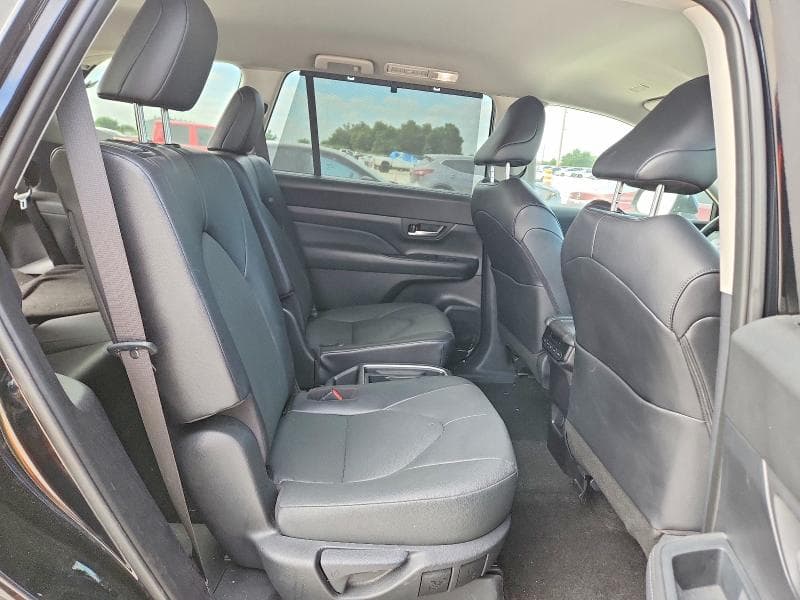 2025 TOYOTA GRAND HIGHLANDER XLE 11