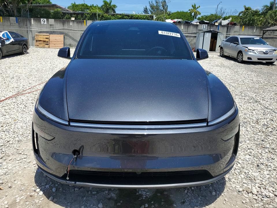 2026 TESLA MODEL Y 5