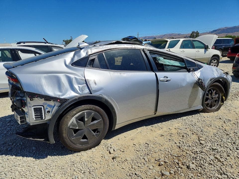 2025 TOYOTA PRIUS LE 3