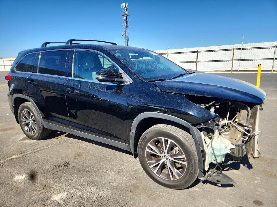 2019 TOYOTA HIGHLANDER LE 4