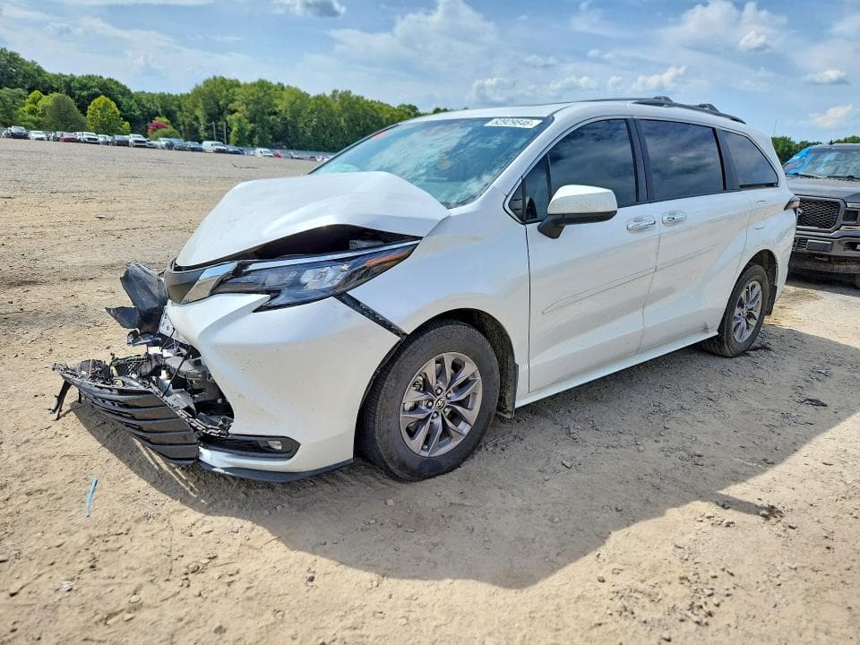 2025 TOYOTA SIENNA XLE 8-PASSENGER