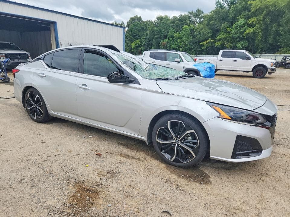 2024 NISSAN ALTIMA SR 4