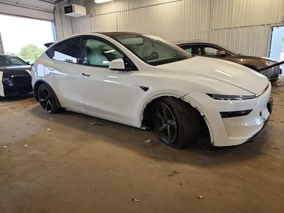 2026 TESLA MODEL Y 4