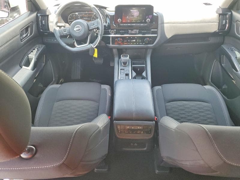 2024 NISSAN PATHFINDER SV 8