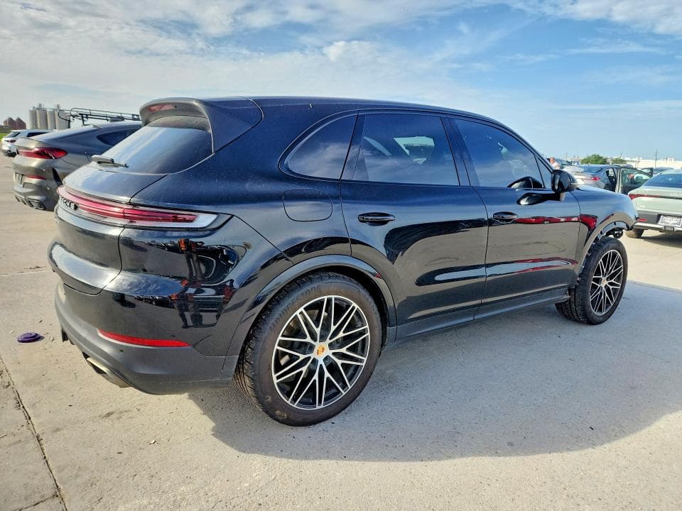 2024 PORSCHE CAYENNE 3
