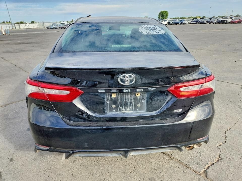 2018 TOYOTA CAMRY SE 6