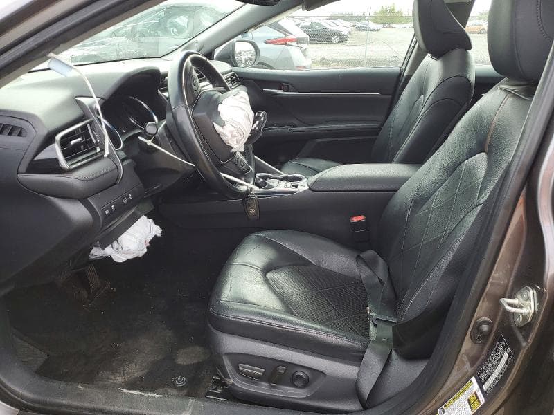2019 TOYOTA CAMRY XLE 7