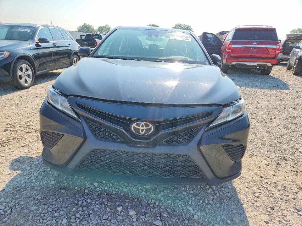 2019 TOYOTA CAMRY SE 5