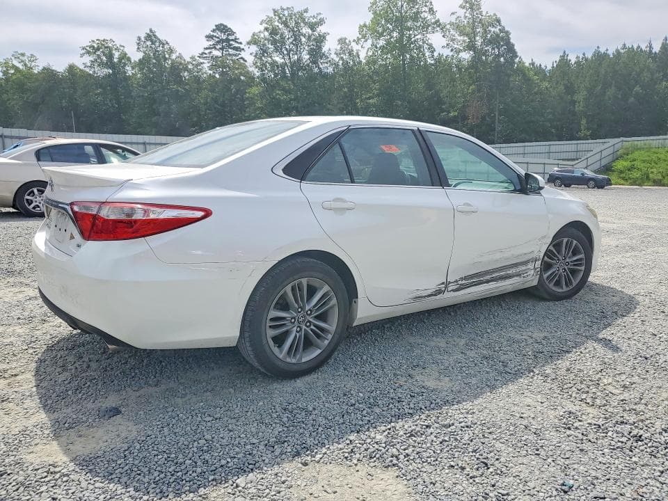 2017 TOYOTA CAMRY SE 3