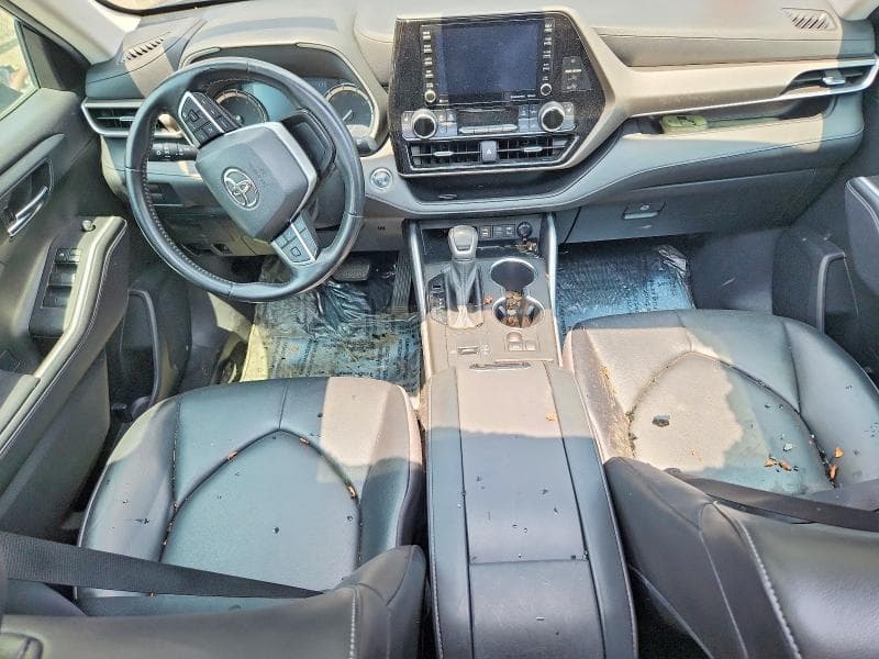 2022 TOYOTA HIGHLANDER XLE 8