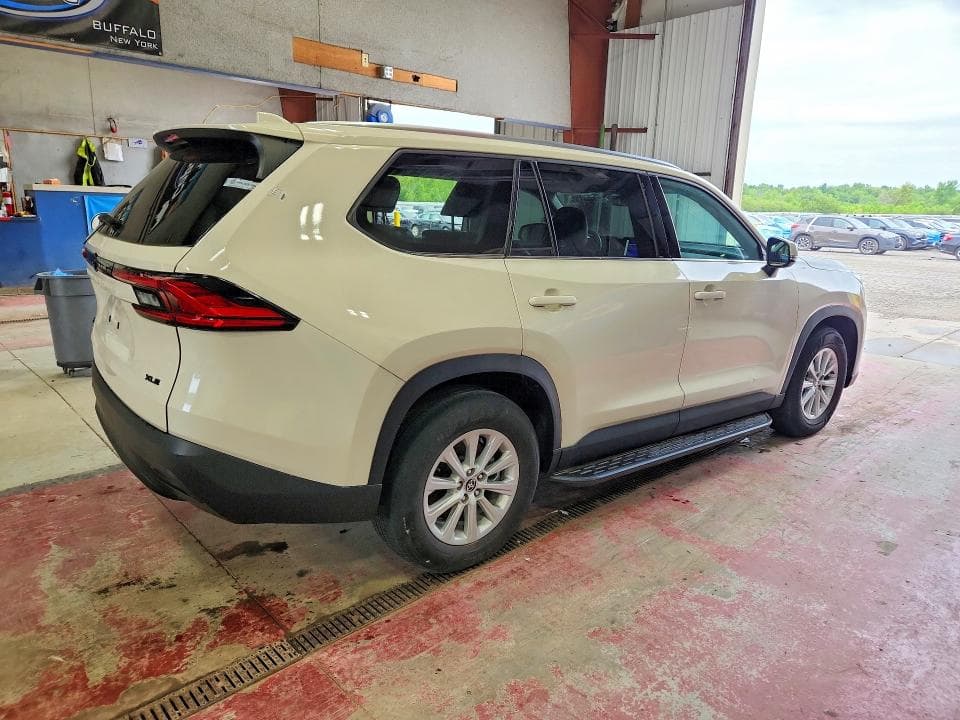 2024 TOYOTA GRAND HIGHLANDER XLE 3