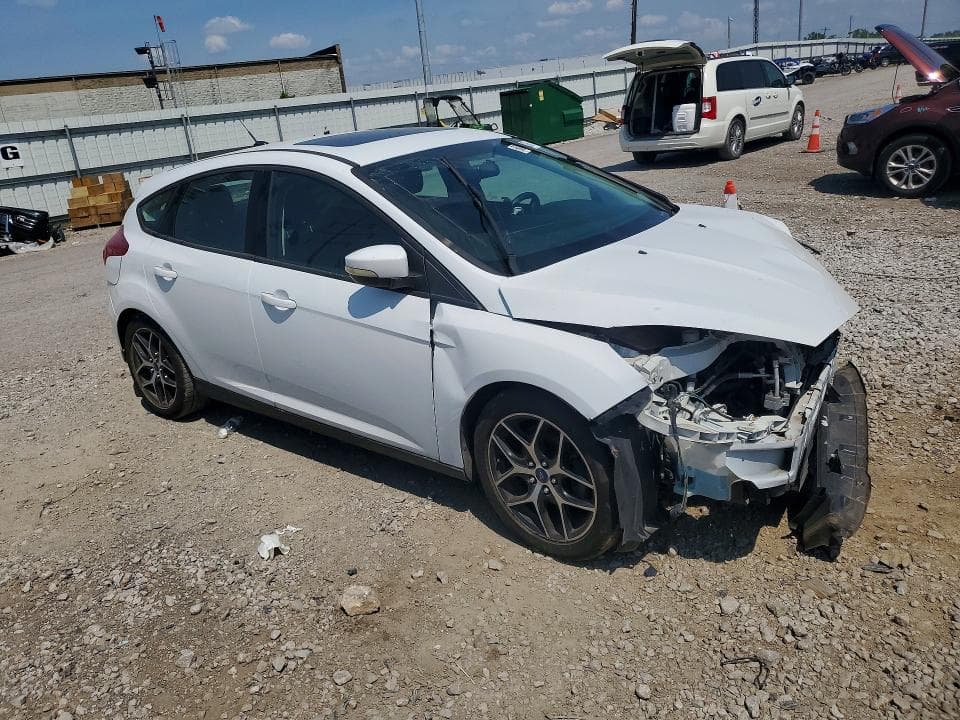 2017 FORD FOCUS SEL 4