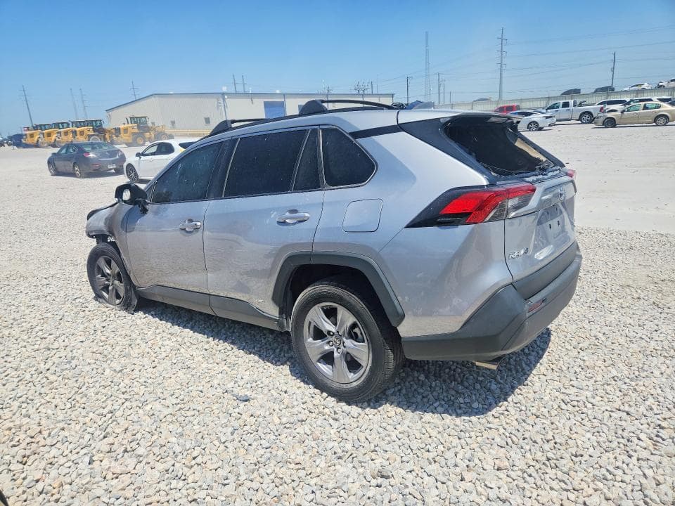 2022 TOYOTA RAV4 LE 2