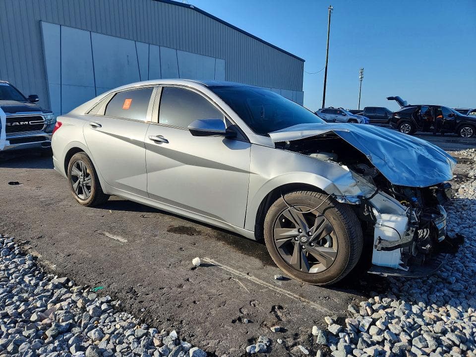 2023 HYUNDAI ELANTRA SEL 4
