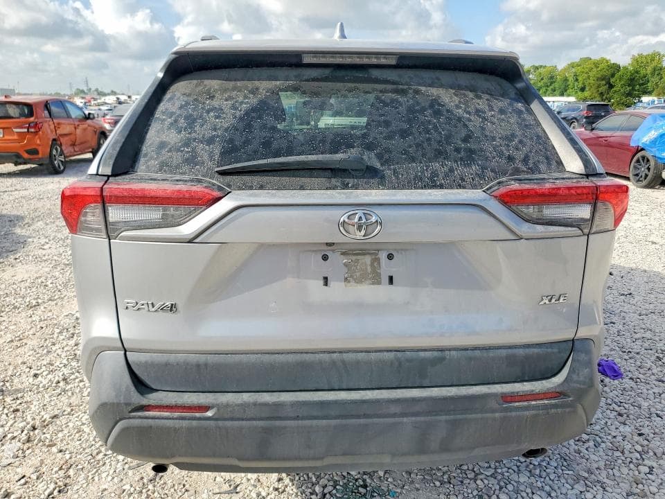 2020 TOYOTA RAV4 XLE 6
