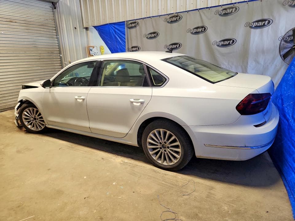 2017 VOLKSWAGEN PASSAT SE 2