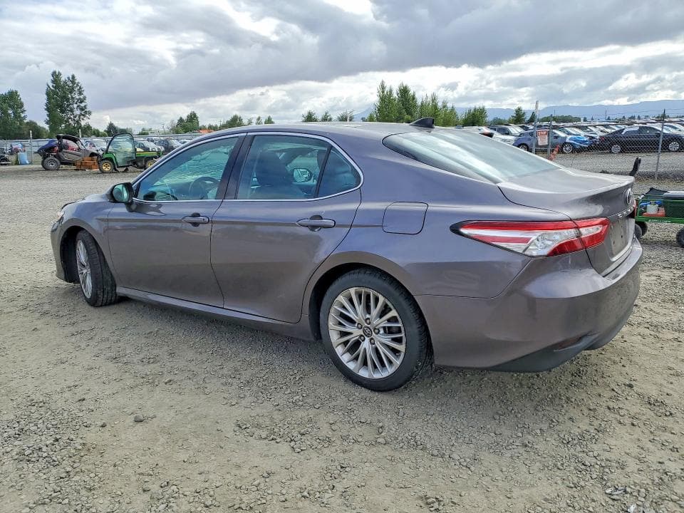 2019 TOYOTA CAMRY XLE 2