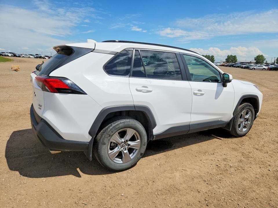2024 TOYOTA RAV4 XLE 3