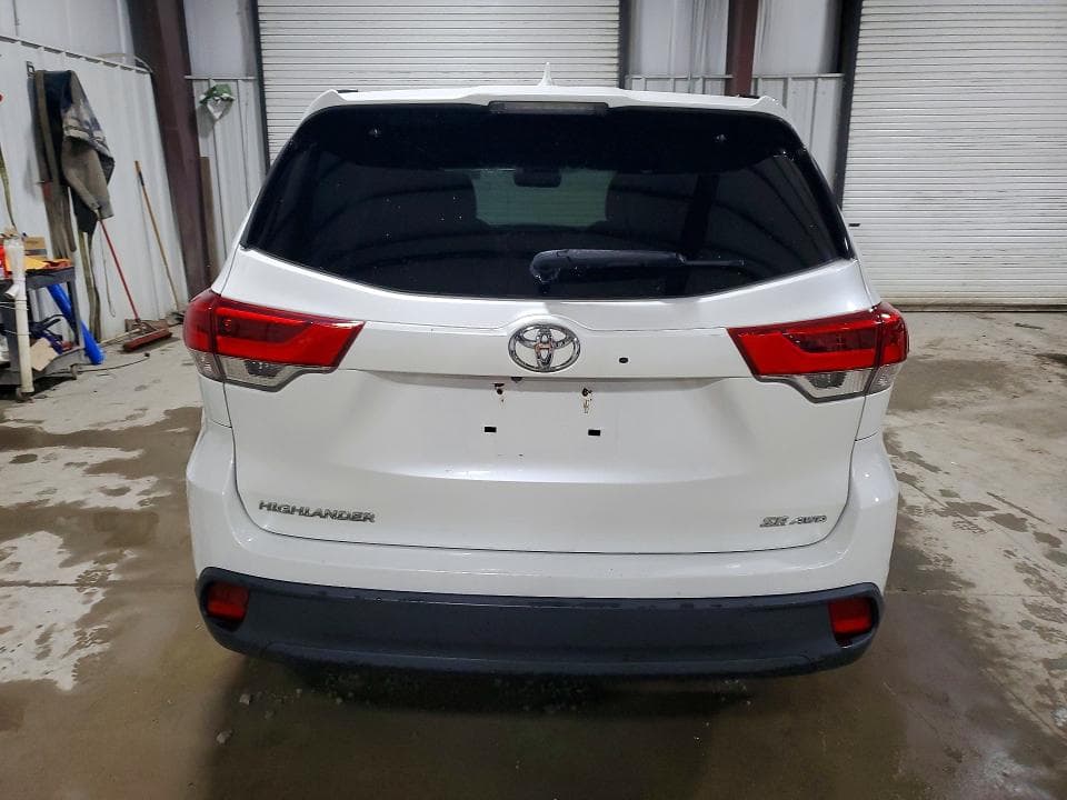 2018 TOYOTA HIGHLANDER SE 6