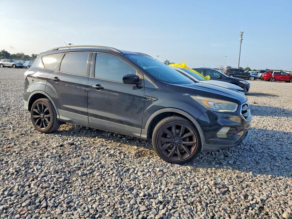 2017 FORD ESCAPE SE 4
