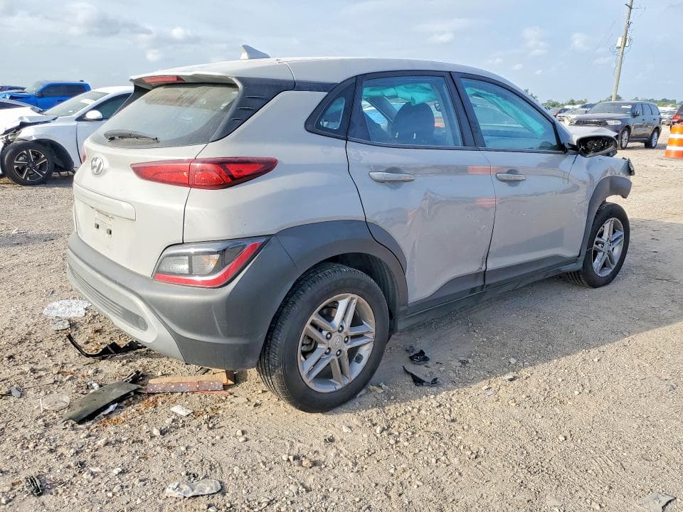 2023 HYUNDAI KONA SE 3