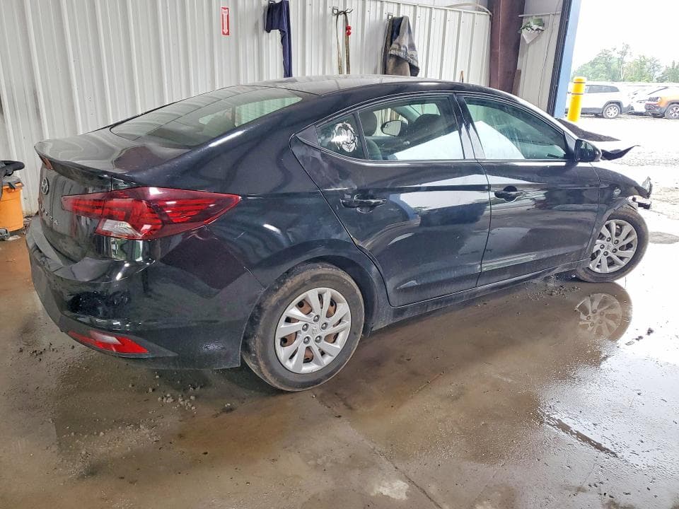 2019 HYUNDAI ELANTRA SE 3