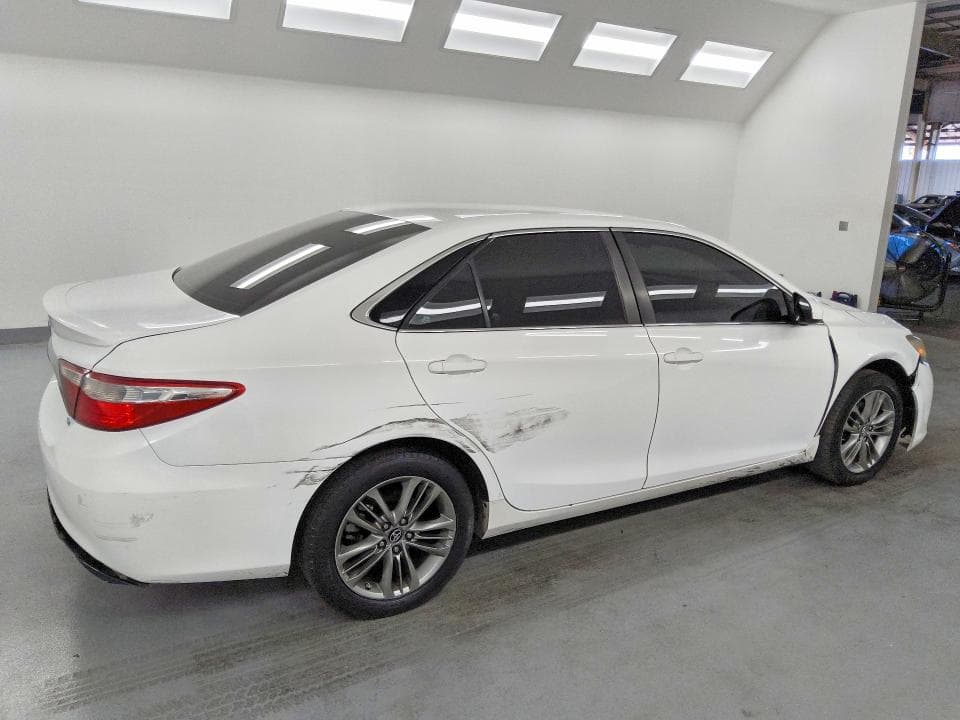 2017 TOYOTA CAMRY SE 3
