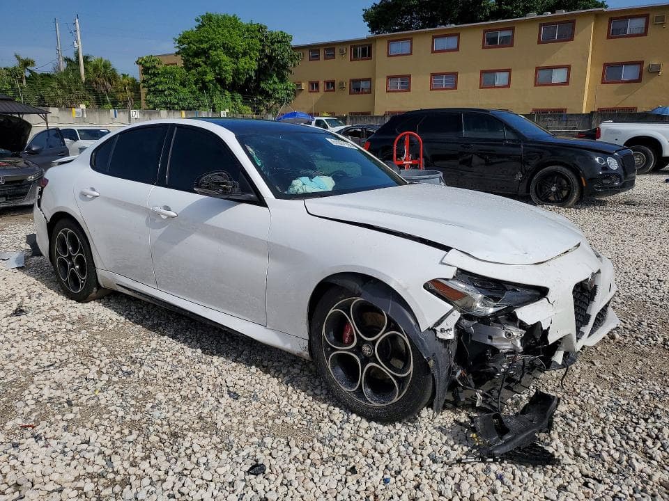 2021 ALFA ROMEO GIULIA TI 4