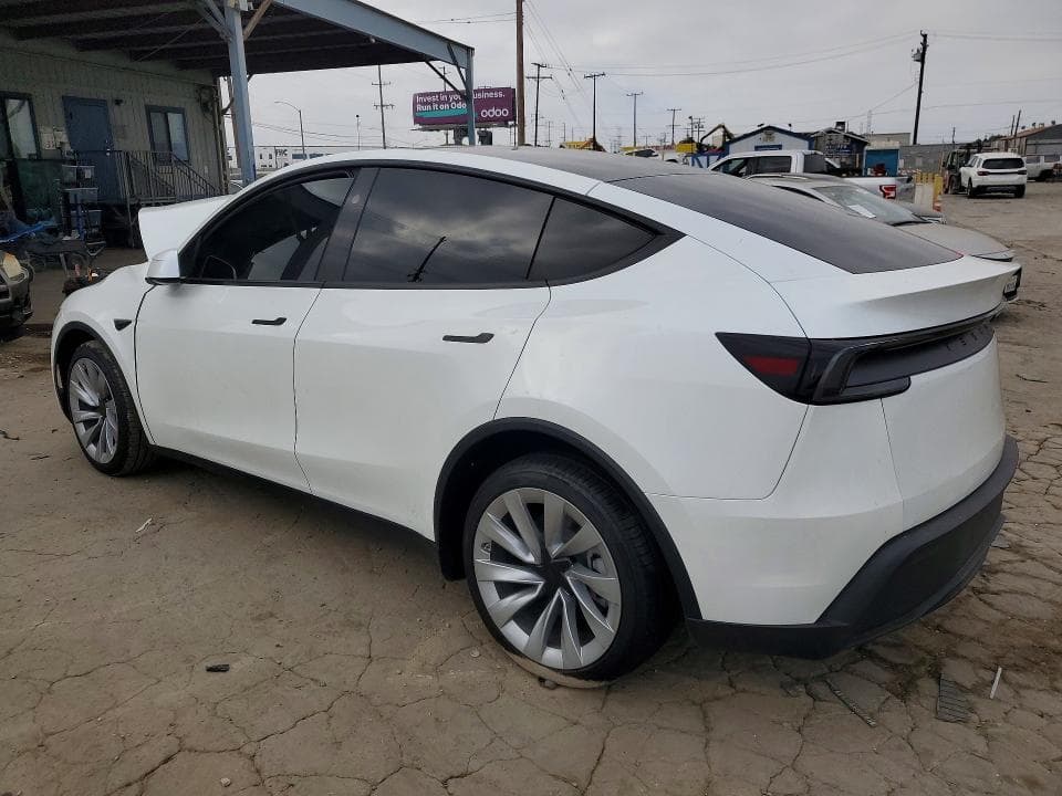 2026 TESLA MODEL Y 2