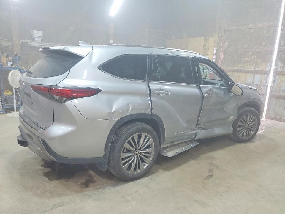 2022 TOYOTA HIGHLANDER PLATINUM 3