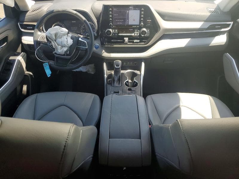 2022 TOYOTA HIGHLANDER HYBRID XLE 8