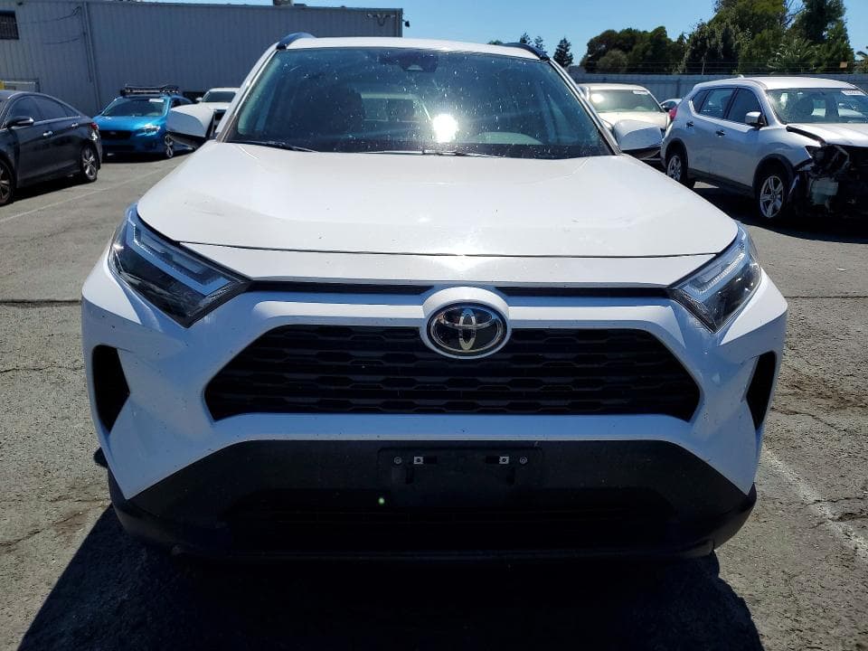 2022 TOYOTA RAV4 XLE 5
