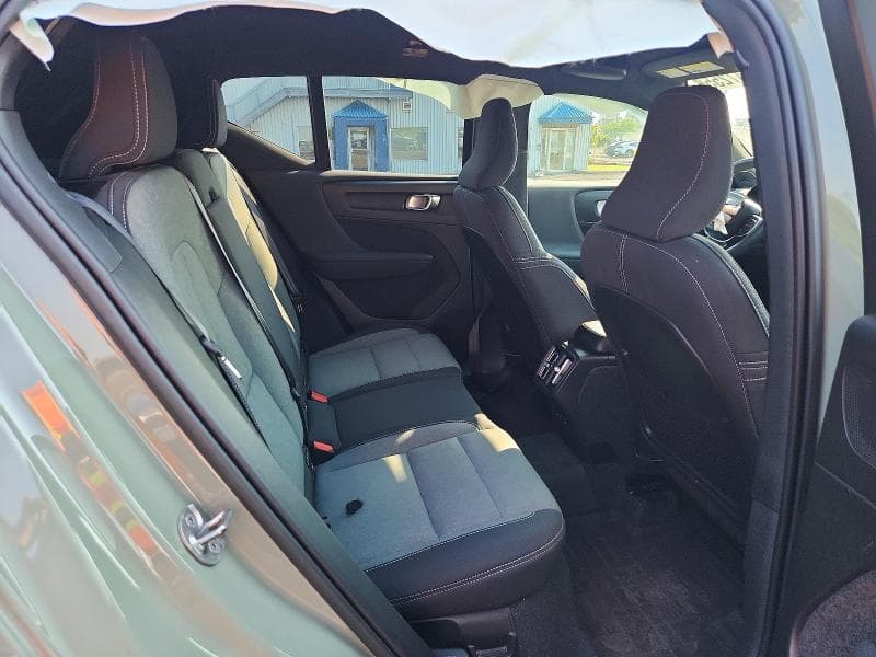 2023 VOLVO XC40 CORE 10