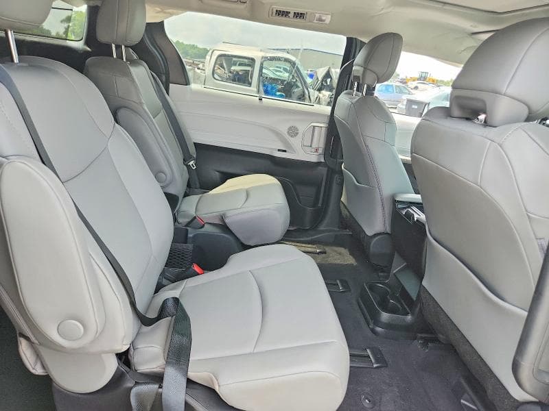2026 TOYOTA SIENNA XLE 7-PASSENGER 11