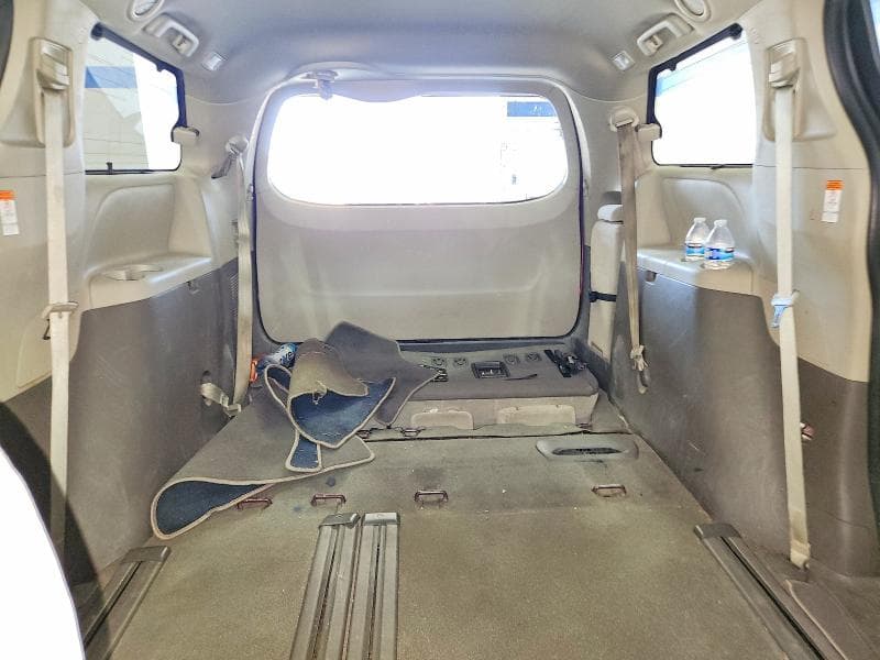 2020 TOYOTA SIENNA LE 10
