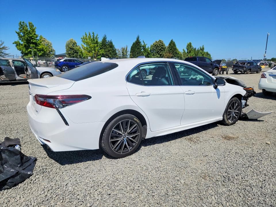 2021 TOYOTA CAMRY SE 3