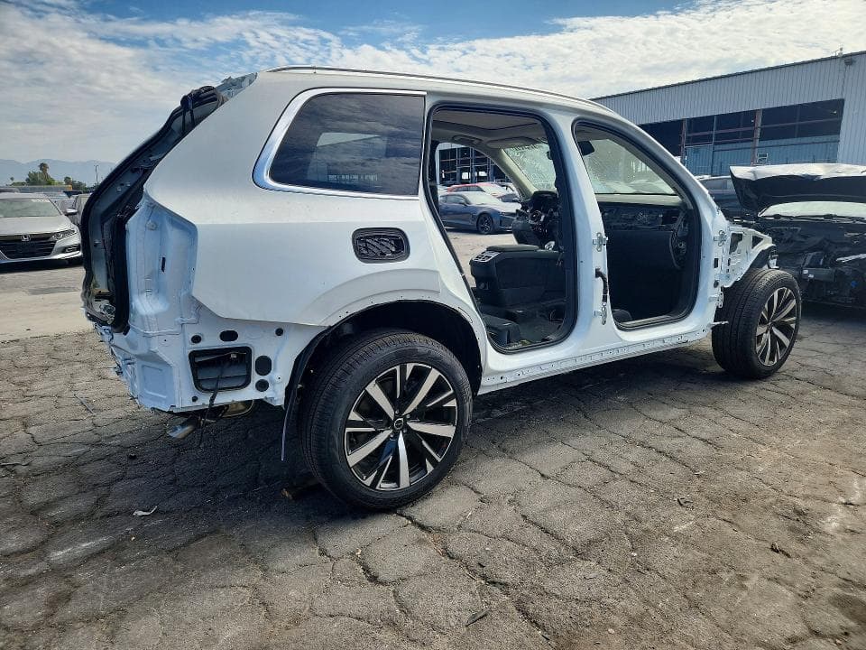 2026 VOLVO XC90 CORE 3