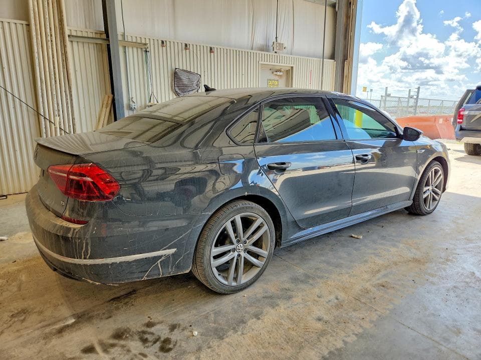 2018 VOLKSWAGEN PASSAT S 3