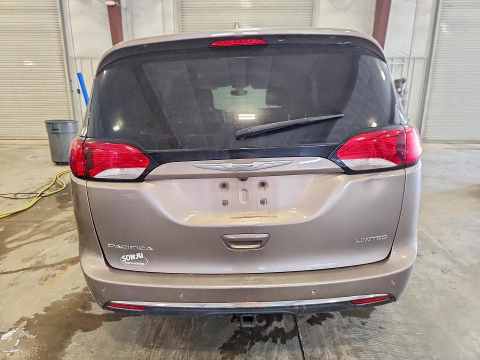2017 CHRYSLER PACIFICA LIMITED 6